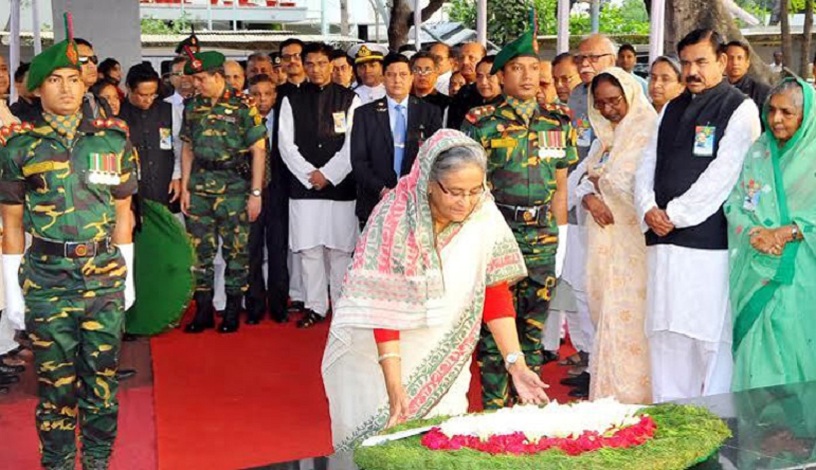 স্বদেশ প্রত্যাবর্তন দিবস  বঙ্গবন্ধুর প্রতিকৃতিতে প্রধানমন্ত্রীর শ্রদ্ধা