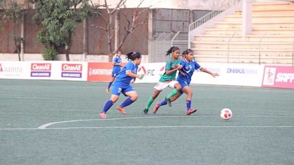 পেনাল্টি মিসে শিরোপা হারাল বাংলাদেশ