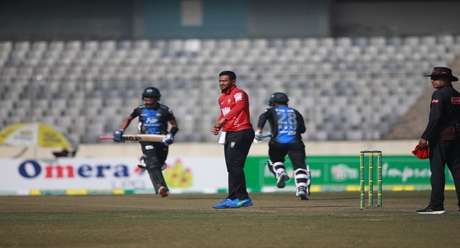 বরিশালকে জিততে মধ্যম লক্ষ্য বেধে দিল রংপুর