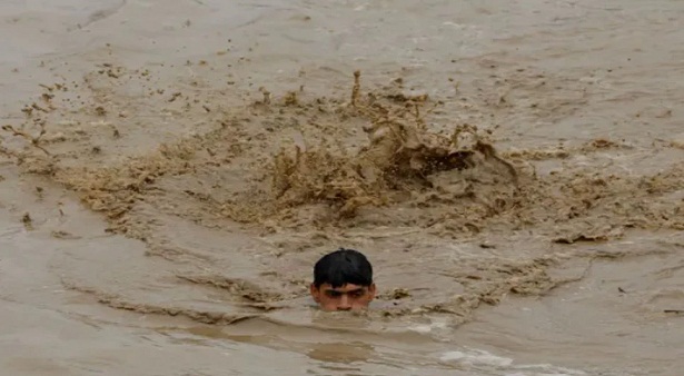 পাকিস্তানে ভারী বৃষ্টিতে নিহত ২৮