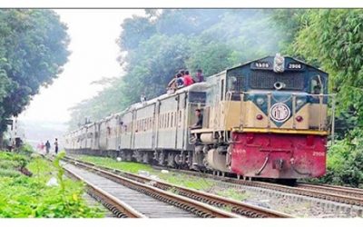 মধ্যরাত থেকে সারা দেশে বন্ধ হতে পারে ট্রেন চলাচল