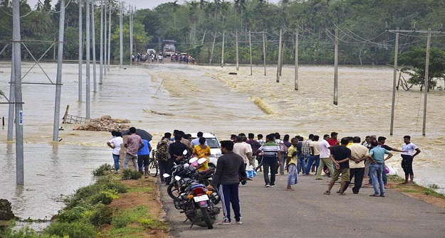 আসামে বন্যা পরিস্থিতির অবনতি; মৃত্যু বেড়ে ১৫