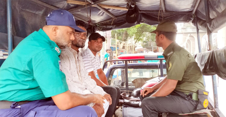 বায়তুল মোকাররমের উত্তর গেটে পুলিশের কড়াকড়ি, আটক ৩