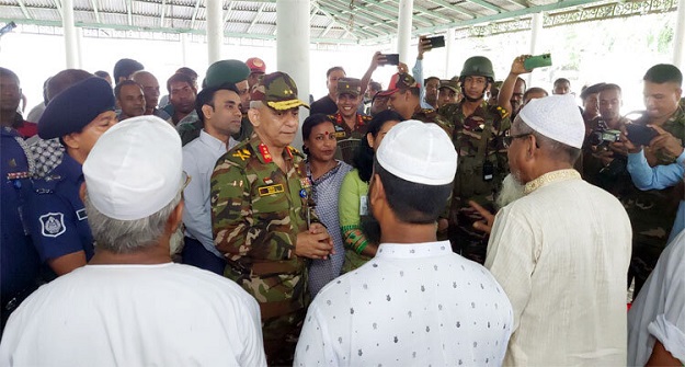 পূজামণ্ডপ পরিদর্শন শেষ রক্তবিন্দু দিয়ে হলেও আপনাদের অধিকার রক্ষা করা হবে: জিওসি