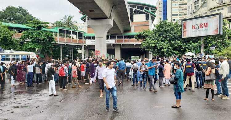 শাহবাগে অবস্থান নিয়েছে ‌‘ছাত্র ঐক্য’