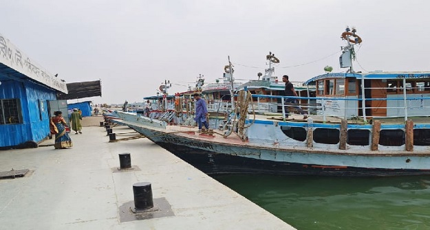 দৌলতদিয়া-পাটুরিয়া নৌরুটে লঞ্চ চলাচল বন্ধ