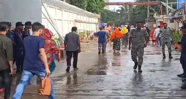 কাজে যোগ দিয়েছেন আশুলিয়ার পোশাক কারখানার শ্রমিকরা