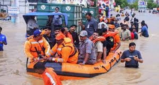 ভারী বৃষ্টিপাতে সৃষ্ট বন্যায় বিপর্যস্ত ভারত, দুই রাজ্যে নিহত ২৭