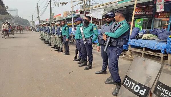 সাত কলেজ শিক্ষার্থীদের কর্মসূচি ঘিরে নীলক্ষেতে পুলিশের সতর্ক অবস্থান