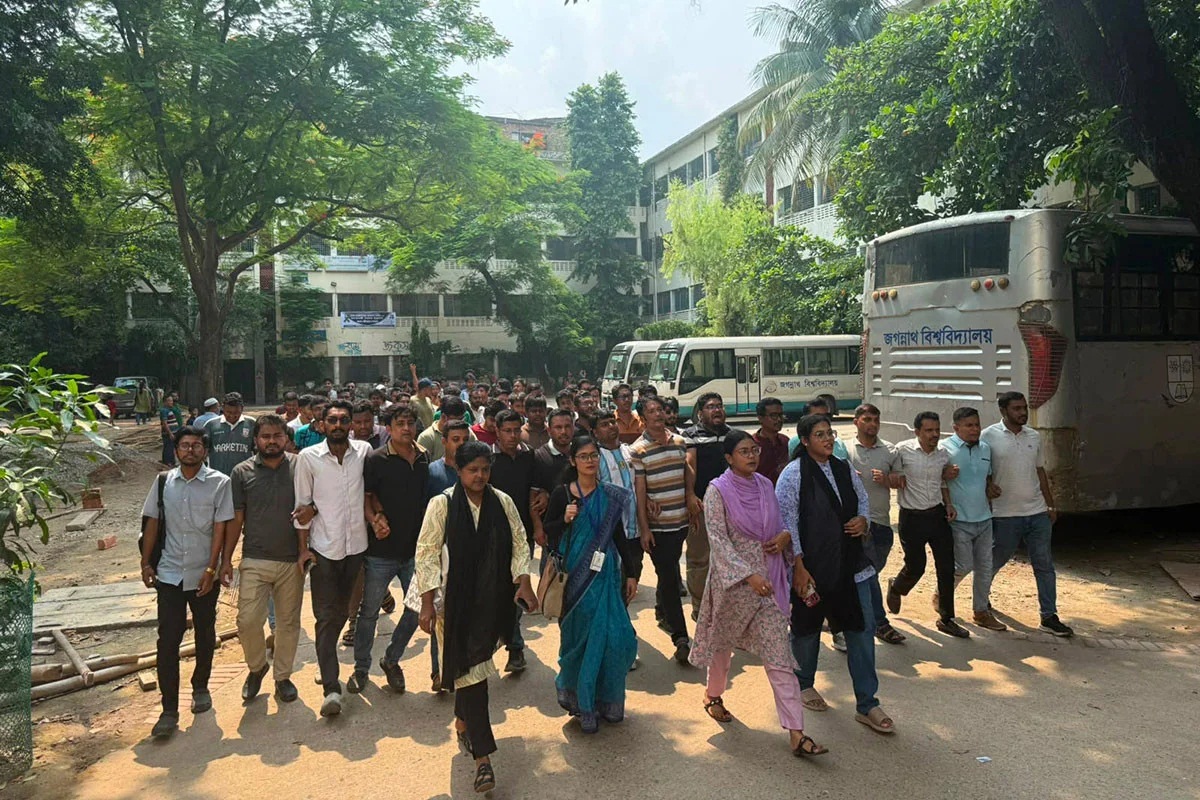 আওয়ামী অপতৎপরতার প্রতিবাদে জবি ছাত্রদলের অবস্থান কর্মসূচি