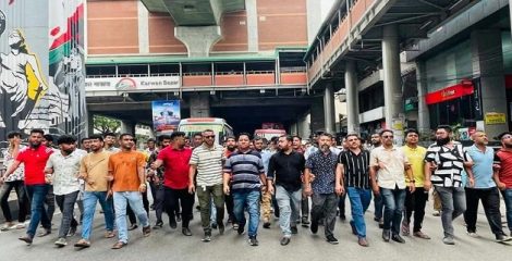 রাজধানীতে স্বেচ্ছাসেবক দলের সতর্ক অবস্থান