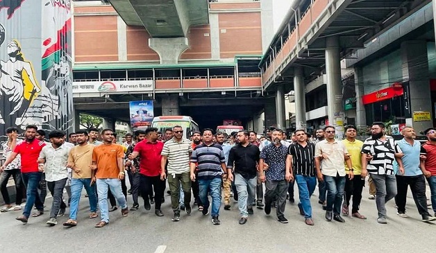 রাজধানীতে স্বেচ্ছাসেবক দলের সতর্ক অবস্থান
