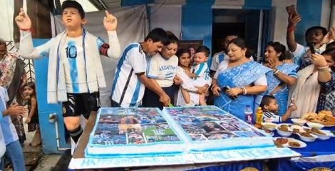 ৩৯ পাউন্ডের কেক কেটে পশ্চিমবঙ্গে মেসির ৩৯তম জন্মদিন উদযাপন