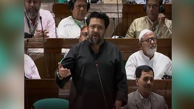 ‘এখানে বসে বসে অনেকখানি উর্দু শিখে ফেলেছি’: হুম্মাম কাদের