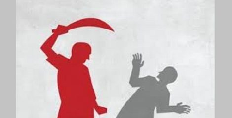 একই পরিবারের ৩ জনকে কুপিয়ে আহত