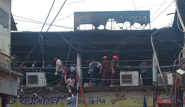চাঁপাইনবাবগঞ্জ নিউমার্কেটে আগুন