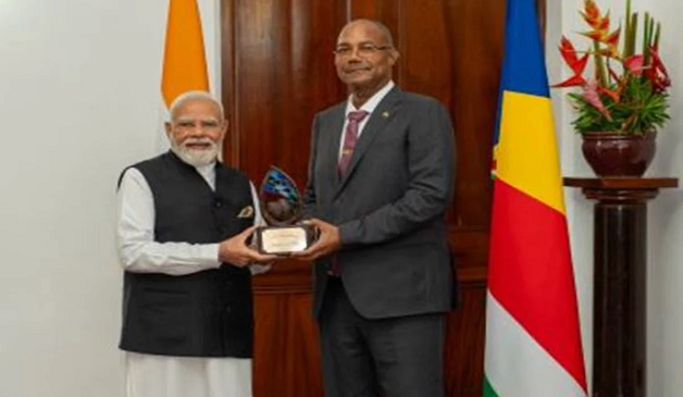 ‘পুরস্কার দিলেই ছুটে যান মোদি’- কংগ্রেসের কটাক্ষে নতুন বিতর্ক
