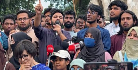 পদত্যাগকারী রাষ্ট্রপতিকে গ্রেফতারের দাবি ইনকিলাব মঞ্চের