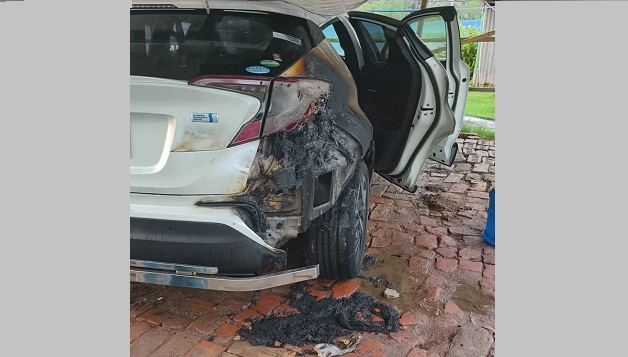 চাঁদা না পেয়ে গাড়িতে আগুন, গ্রেফতার ৩