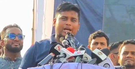 ‘এই ফার্মের মুরগিরা রাস্তায় এসেছে বলেই আজকে আপনি শিক্ষামন্ত্রী’: হাসনাত আবদুল্লাহ