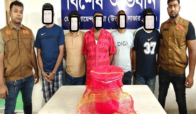 বিলুপ্তপ্রায় জীবিত তক্ষক উদ্ধার, গ্রেফতার ৫