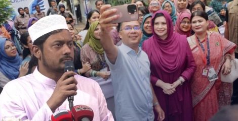 ‘দেশ যখন বন্যার পানিতে তলিয়ে যাচ্ছে প্রধানমন্ত্রী তখন সেলফি তোলায় ব্যস্ত’: নাসীরুদ্দীন পাটওয়ারী