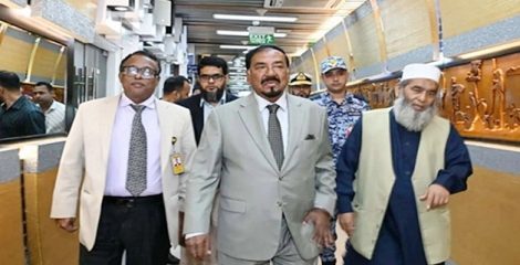 খামেনির জানাজায় অংশ নিতে ইরানের পথে স্পিকার
