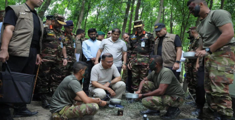 সেনাবাহিনীর গ্রীষ্মকালীন মহড়া আকস্মিক পরিদর্শন করলেন প্রধানমন্ত্রী