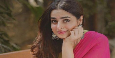 শিক্ষার্থীদের আন্দোলনে গিয়ে আটক বলিউড অভিনেত্রী, পরে মুক্তি