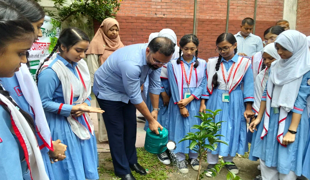 প্রত্যেক শিক্ষার্থীকে একটি করে গাছ লাগানোর আহ্বান প্রতিমন্ত্রী আমিনুল হকের