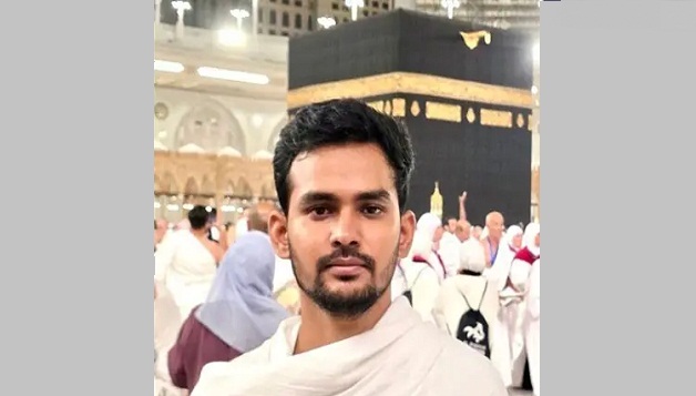 ওমরাহ করলেন আসিফ মাহমুদ