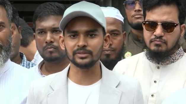 বিএনপির সিন্ডিকেট আবারও সক্রিয়, ওমরা থেকে ফিরে আসিফ মাহমুদ