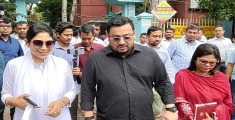 আগেই দেয়া হয়েছে হাজিরা, অফিসে অনুপস্থিত কর্মকর্তা-কর্মচারী; অসন্তোষ ভূমি প্রতিমন্ত্রী