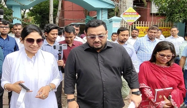 আগেই দেয়া হয়েছে হাজিরা, অফিসে অনুপস্থিত কর্মকর্তা-কর্মচারী; অসন্তোষ ভূমি প্রতিমন্ত্রী