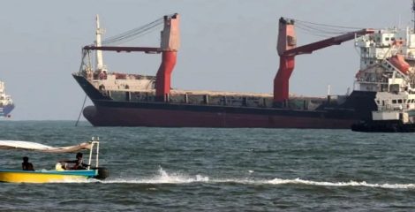 হরমুজ প্রণালিতে জাহাজ চলাচল এখনও তলানিতে