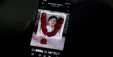 ‘আমার দোষ কী ছিল?’: ভারতের প্রশ্নপত্র ফাঁসে যেভাবে ঝরে গেল একঝাঁক তরুণ প্রাণ