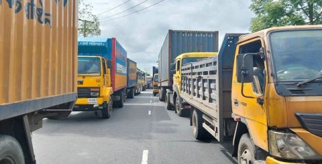 ঢাকা-চট্টগ্রাম মহাসড়কে ১৫ কিলোমিটার যানজট, দুর্ভোগে হাজারো যাত্রী
