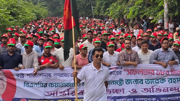 রাষ্ট্রপতি ও বিএনপির ভারপ্রাপ্ত মহাসচিবকে স্বাগত জানিয়ে ঢাবিতে ছাত্রদলের মিছিল