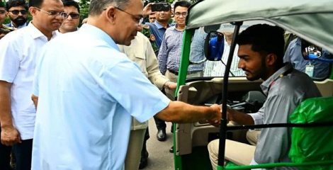 জুলাইযোদ্ধাদের সিএনজি-রিকশা উপহার প্রধানমন্ত্রীর