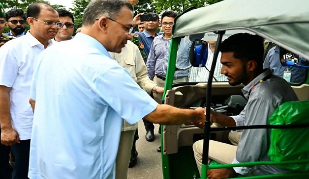 জুলাইযোদ্ধাদের সিএনজি-রিকশা উপহার প্রধানমন্ত্রীর