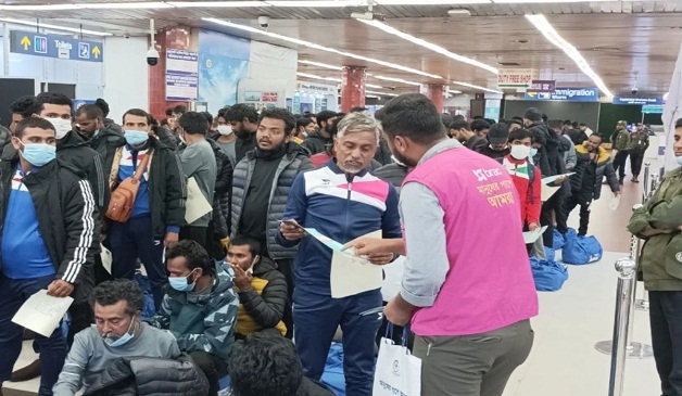 দেশে ফিরলেন লিবিয়ায় বন্দি থাকা ১৭৪ বাংলাদেশি