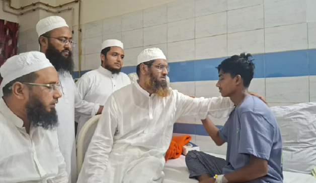 হবিগঞ্জে হামলায় আহত আলিফকে দেখতে হাসপাতালে মামুনুল হক