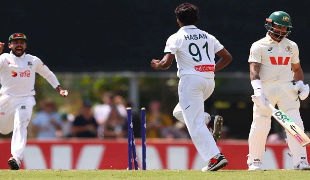 হাসানের আঘাতে শুরুতেই ‘চাপে’ অস্ট্রেলিয়া