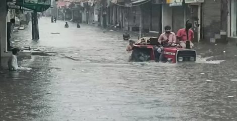 টানা ভারী বৃষ্টিতে বিপর্যস্ত দিল্লি, রেড অ্যালার্ট জারি