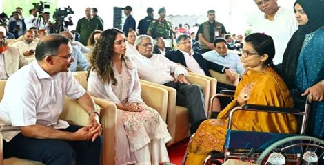 জুলাই গণঅভ্যুত্থানে আহত যোদ্ধা মিতুর খোঁজ নিলেন প্রধানমন্ত্রী