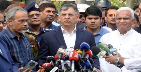 চাঁদাবাজ-সন্ত্রাসীদের না ধরলে আইনশৃঙ্খলা বাহিনীর বিরুদ্ধে পাল্টা ব্যবস্থা: স্বরাষ্ট্রমন্ত্রী