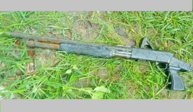 পুকুরে জেলেদের জালে উঠে এলো শর্টগান