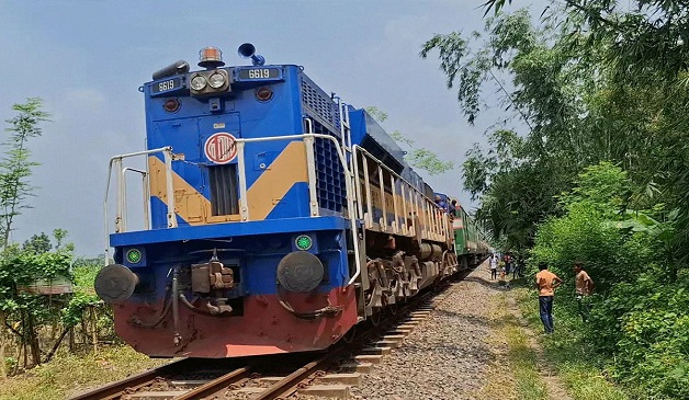 তিন ঘণ্টা পর উত্তরাঞ্চলের সঙ্গে ট্রেন চলাচল স্বাভাবিক
