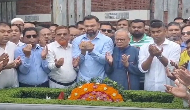আরাফাত রহমান কোকোর জন্মদিনে বনানী কবরস্থানে শ্রদ্ধা নিবেদন