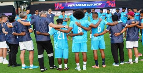 মালয়েশিয়ার বিপক্ষে মাঠে নেমেছে বাংলাদেশ